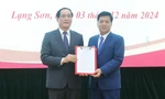 Lãnh đạo tỉnh Lạng Sơn trao Quyết định bổ nhiệm cho ông Đặng Hồng Cường (ảnh: Duy Chiến)