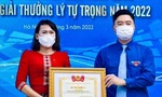 Chị Lô Thị Lan, Bí thư Đoàn thị trấn Thạch Giám vinh dự được T.Ư Đoàn trao tặng Giải thưởng Lý Tự Trọng năm 2022 