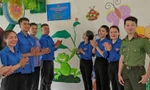 Hân hoan tham gia công trình phúc lợi xã hội. Ảnh: Duy Chiến 
