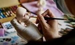 Trào lưu người trẻ Trung Quốc coi búp bê đắt đỏ như con