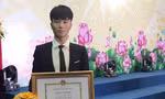 Từng phải nghỉ học đi làm để có tiền học tiếp, nam sinh nghèo viết tiếp ước mơ đến trường