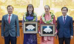 Hai phụ nữ nước ngoài trở thành công dân danh dự của Huế