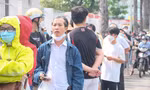 Dòng người xếp hàng dài mua vé xem HAGL thi đấu ở AFC