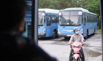 Tài xế, nhân viên sống tạm trên xe buýt đếm ngày được đi làm trở lại