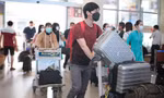 Sân bay Tân Sơn Nhất đông nghịt người về quê đón Tết