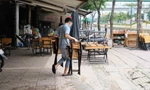 Cửa hàng, quán ăn TPHCM tất bật dọn dẹp, mong sớm được bán tại chỗ