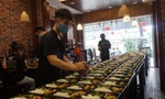 Chủ nhà hàng ở TPHCM mỗi ngày nấu trăm suất cơm tặng tuyến đầu chống dịch