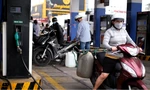 Trước ngày điều chỉnh giá, nhiều cửa hàng ở TPHCM thông báo hết xăng dầu