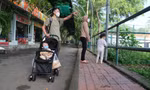 Thảo Cầm Viên mở cửa trở lại, nhiều gia đình dẫn con đến vui chơi từ sớm