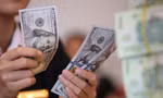 Giá USD sôi sục trước ‘bức tường thuế quan’ của Mỹ 