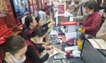 Giá vàng 'nóng bỏng tay', có thể mua bán cả... giấy hẹn