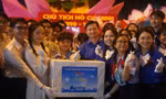 Bí thư T.Ư Đoàn thăm, tặng quà các lực lượng thanh niên tham gia diễu binh kỷ niệm ngày 30/4