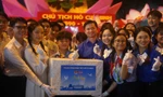 Bí thư T.Ư Đoàn thăm, tặng quà các lực lượng thanh niên tham gia diễu binh kỷ niệm ngày 30/4