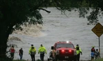 Mỹ: Lũ quét qua khu cắm trại, 23 bé gái bị nước cuốn phăng