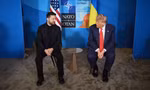 Tổng thống Mỹ Donald Trump và Tổng thống Ukraine Volodymir Zelensky trong cuộc gặp bên lề hội nghị thượng đỉnh NATO tại Hà Lan ngày 25/6. (Ảnh: Reuters)