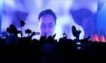 Tỷ phú Elon Musk phát biểu trong sự kiện của AfD ngày 25/1. (Ảnh: Guardian)