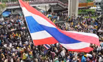 Đám đông biểu tình tại Bangkok ngày 28/6. (Ảnh: AP)
