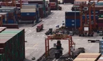 Các container hàng hóa tại cảng Diêm Điền, tỉnh Thâm Quyến, Trung Quốc. (Ảnh: Reuters)