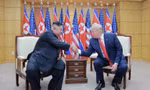 Ông Trump và Chủ tịch Triều Tiên Kim Jong Un trong cuộc gặp năm 2019. ̣(Ảnh: KCNA)