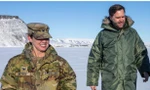 Đại tá Susan Myers và Phó Tổng thống Vance tại Greenland ngày 28/3. (Ảnh: Reuters)