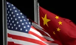 Quốc kỳ Mỹ và Trung Quốc. (Ảnh: AP)