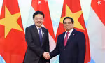 Thủ tướng Phạm Minh Chính và Thủ tướng Singapore Lawrence Wong chụp ảnh chung tại cuộc hội đàm. (Ảnh: Nhật Minh)
