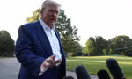 Tổng thống Mỹ Donald Trump phát biểu với các phóng viên trước khi lên đường đến Hà Lan dự thượng đỉnh NATO. (Ảnh: Reuters)