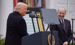 Tổng thống Mỹ Donald Trump công bố mức thuế đối ứng ngày 2/4. (Ảnh: AP)