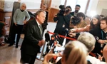 Ngoại trưởng Đan Mạch Lars Lokke Rasmussen phát biểu với báo chí tại quốc hội ngày 8/1. (Ảnh: Reuters)