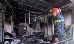 Cận cảnh Cảnh sát PCCC giải cứu 11 người mắc kẹt trong đám cháy lúc rạng sáng