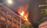 Cháy lớn kèm tiếng nổ trên sân thượng tòa nhà