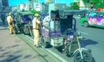 Bị phạt tiền triệu vì lái xe 3 bánh vào trung tâm TPHCM, tài xế phân trần 'vì mưu sinh'