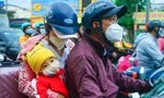 Vật vã vượt 'ma trận' ùn tắc để trở lại TPHCM sau nghỉ lễ