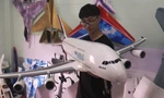 Chàng sinh viên đam mê làm hàng trăm mô hình máy bay điều khiển từ xa bay được 180 km/h