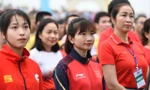 Nguyễn Thị Oanh, Lê Thị Tuyết và Lễ Thượng cờ đầy cảm xúc tại Tiền Phong Marathon 2025