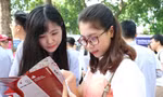Học sinh THPT tham gia ngày hội tư vấn tuyển sinh Ảnh: Như Ý 