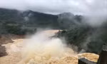 Hồ thủy điện xả lũ 