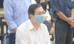 Ông Vũ Huy Hoàng sức khỏe yếu và được ngồi khi khai báo tại phiên tòa 