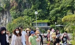 Khách đổ dồn về các khu du lịch ảnh: n.t