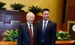 Đại biểu Quốc hội Hà Đức Minh được chụp ảnh cùng Tổng Bí thư Nguyễn Phú Trọng Ảnh: NVCC