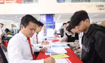 Học phí đầu năm học đang là gánh nặng của nhiều sinh viên khó khăn ảnh minh họa: Nguyễn Dũng 