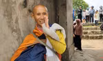 Ông Thích Minh Tuệ chấm dứt hành trình cùng đám đông tại Cổng Trời, Đèo Ngang- Quảng BìnhẢnh: CMH 