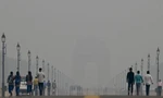 Khói mù ô nhiễm bao phủ dày đặc tại New Delhi, Ấn ĐộẢnh: AFP/TTXVN 