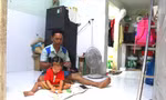 Hết việc làm, anh Nhuyễn chọn phương án ở nhà trông conảnh: Mạnh Thắng 