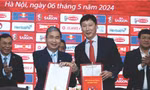 HLV Kim Sang-sik đối diện nhiều khó khăn khi dẫn dắt đội tuyển Việt Nam thay ông Philippe Troussier ảnh: Anh Đoàn