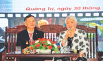Bà Nguyễn Thị Xuân Phượng và ông Phạm Công Đức giao lưu với các em học sinh