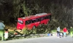 Bản tin 8H: Tài xế chủ động đâm xe khách mất phanh vào vách núi, 13 người thương vong