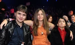 Hai con trai Michael Jackson hiếm hoi xuất hiện