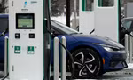 Nghiên cứu chỉ ra sạc xe điện tốn kém hơn đổ đầy xe xăng