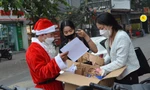 Nam sinh trải nghiệm một ngày làm 'ông già Noel'